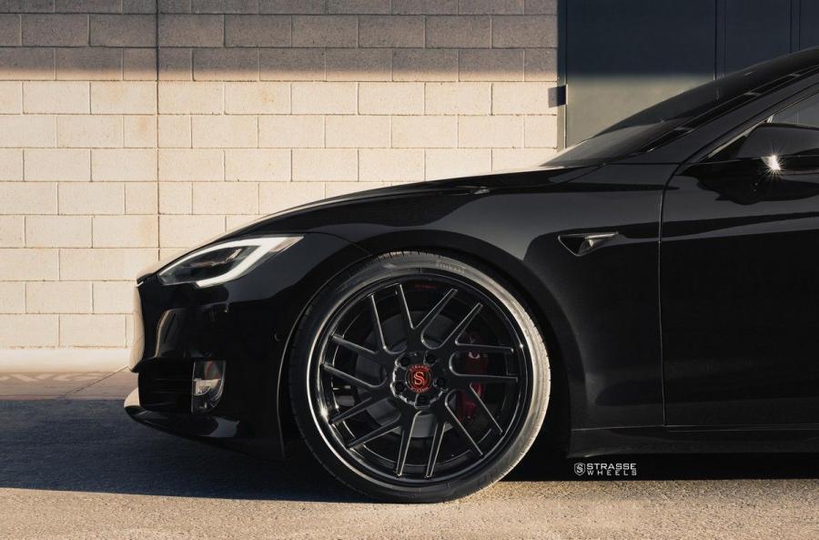 Детали экстерьера Tesla Model S P100D on Strasse Wheels 2018 года  (фото 3 из 17)